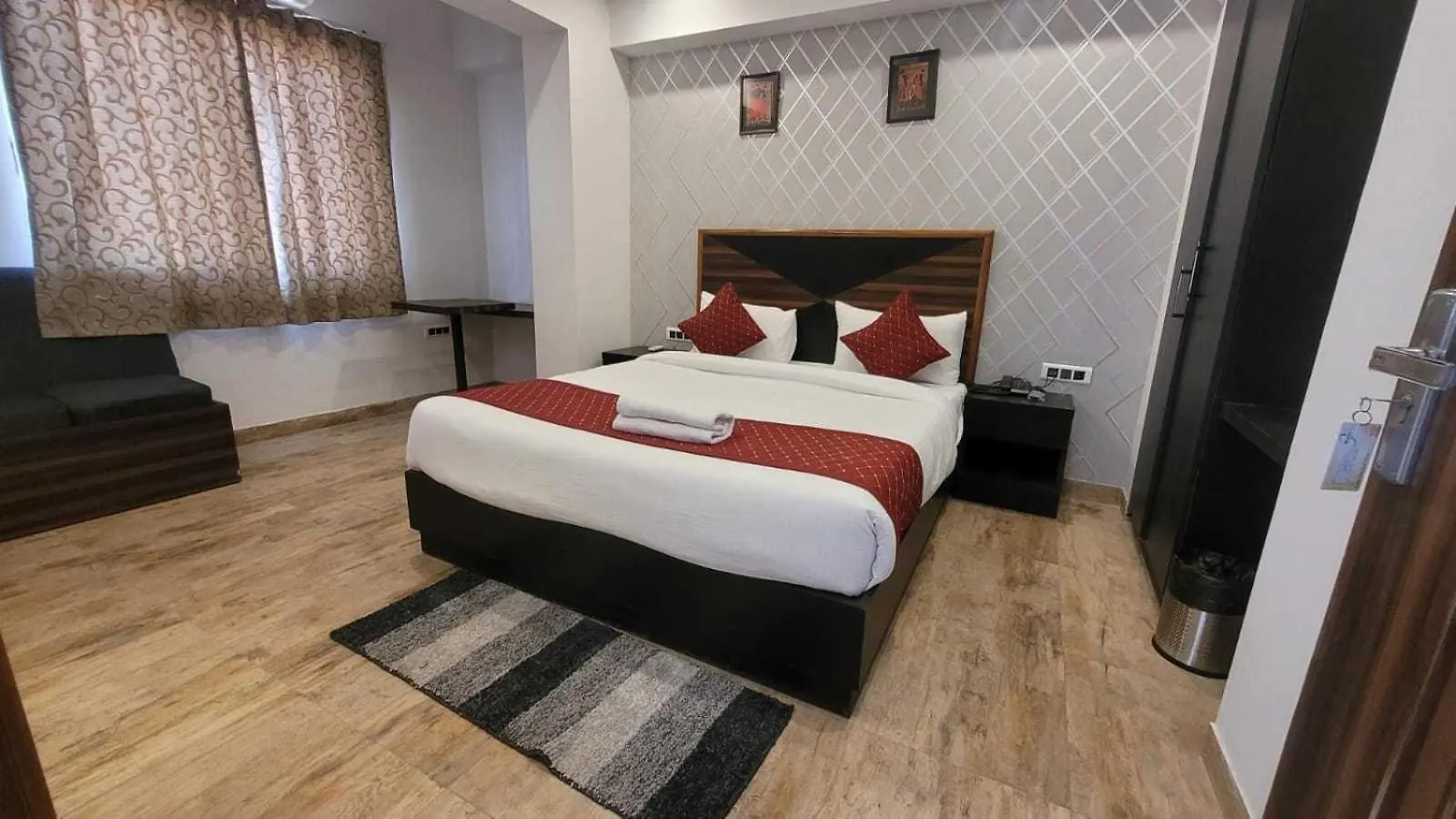 Hotel O Airport Hotel Gross Stay New Delhi India