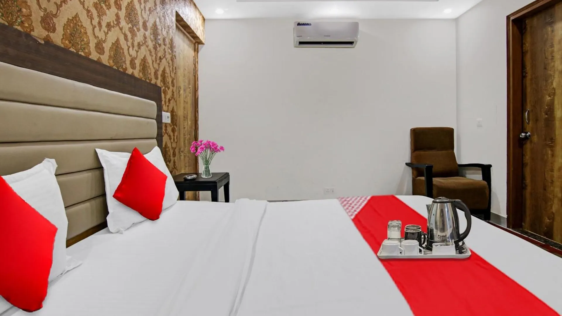 Hotel O Airport Hotel Gross Stay New Delhi
