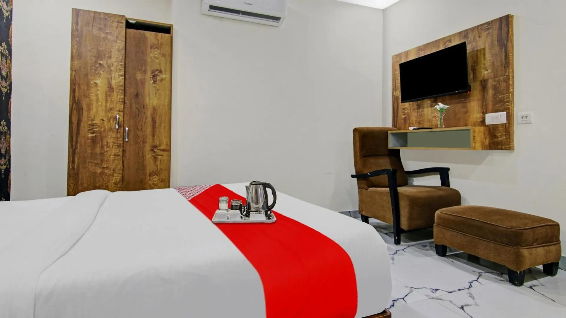 Hotel O Airport Hotel Gross Stay New Delhi