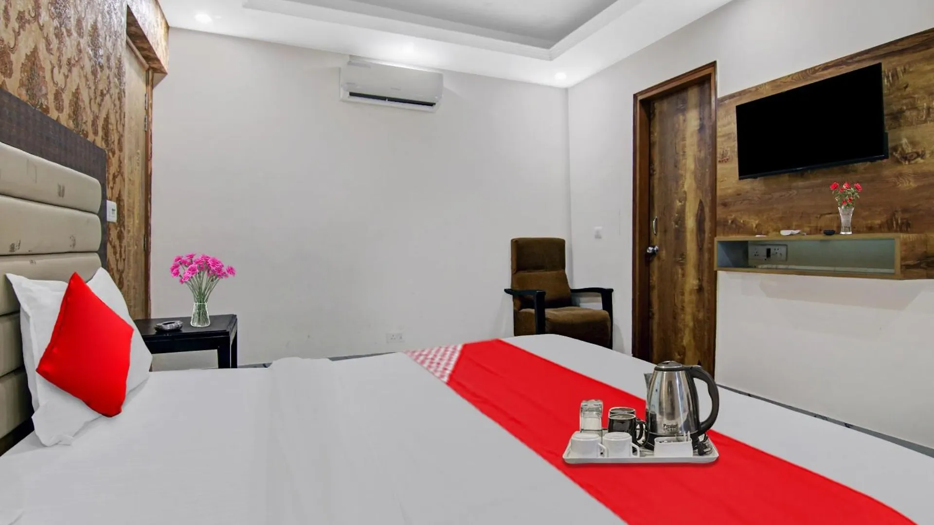 Hotel O Airport Hotel Gross Stay New Delhi