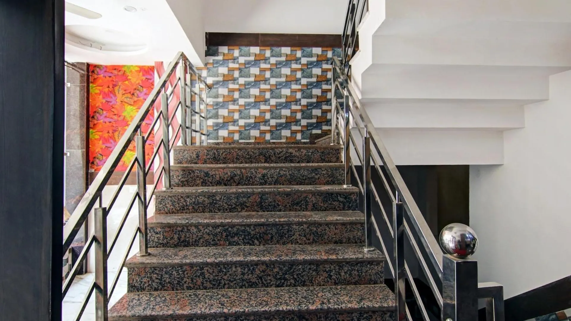 Hotel O Airport Hotel Gross Stay New Delhi