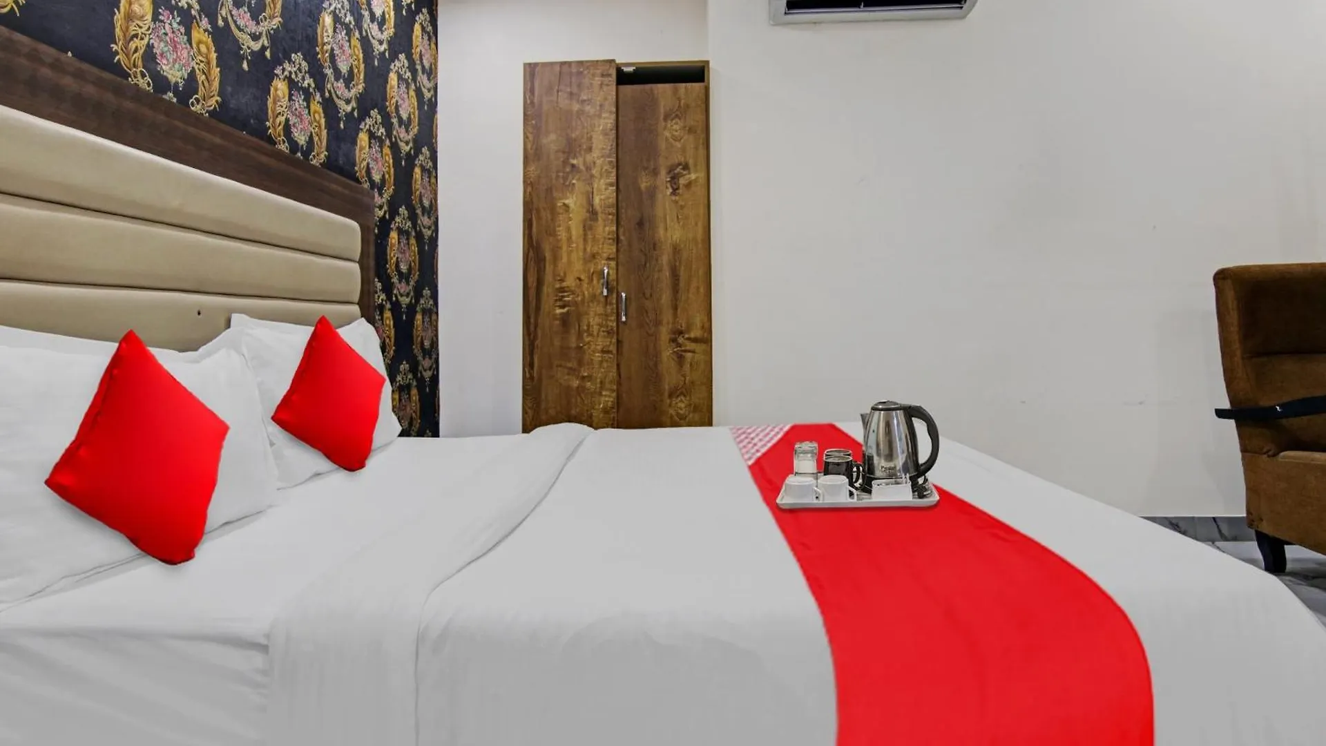 Hotel O Airport Hotel Gross Stay New Delhi India